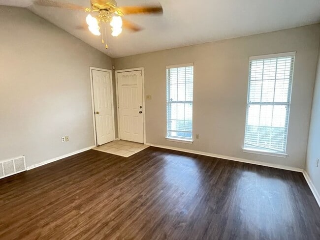 Building Photo - Magnolia Subdivision, quiet street