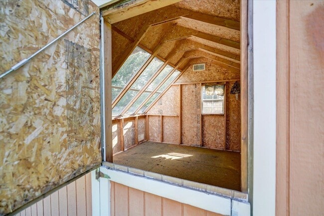 Building Photo - 401 Merrill Crest Dr