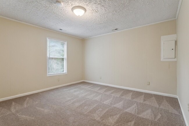 Building Photo - 4BR | 2 Full Baths | Downtown Newport News