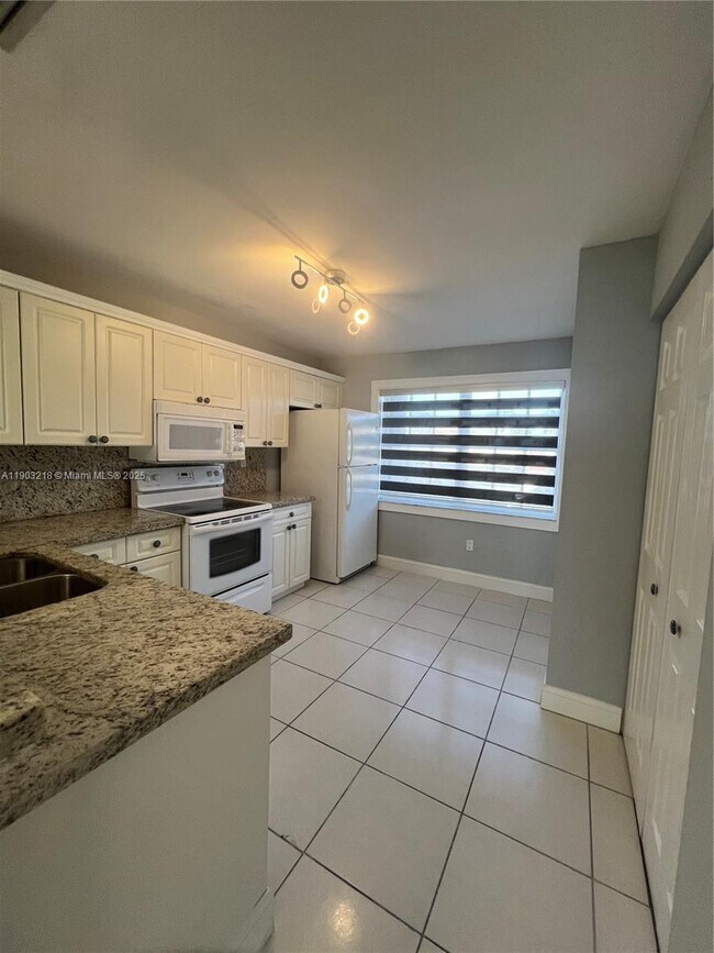 Building Photo - 14260 SW 57th Ln