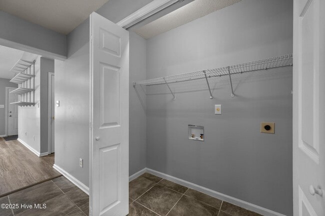 Building Photo - 1087 W Pueblo Dr