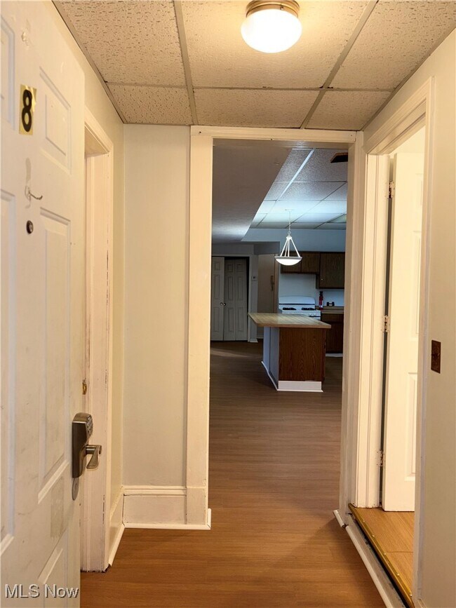 Building Photo - 1066 E 62nd St