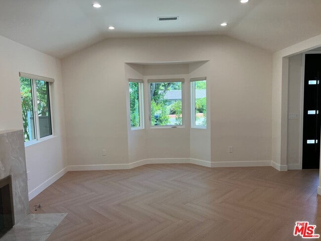 Building Photo - 13338 Magnolia Blvd