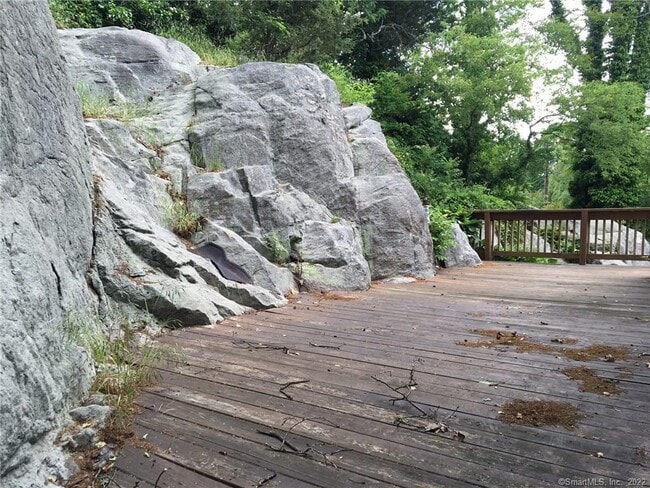 Building Photo - 12 W Rocks Rd