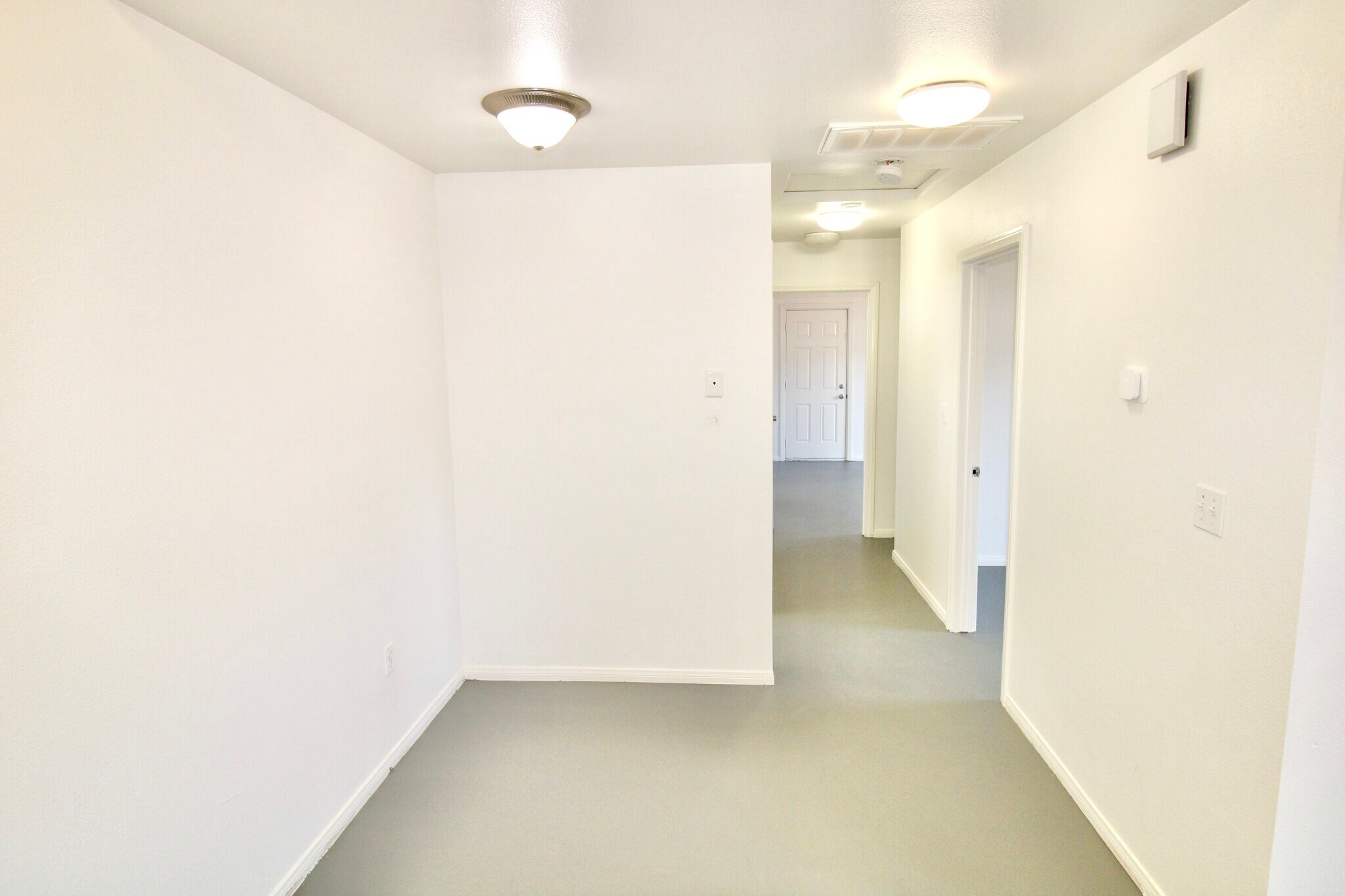Building Photo - 6587 Oasis Ave