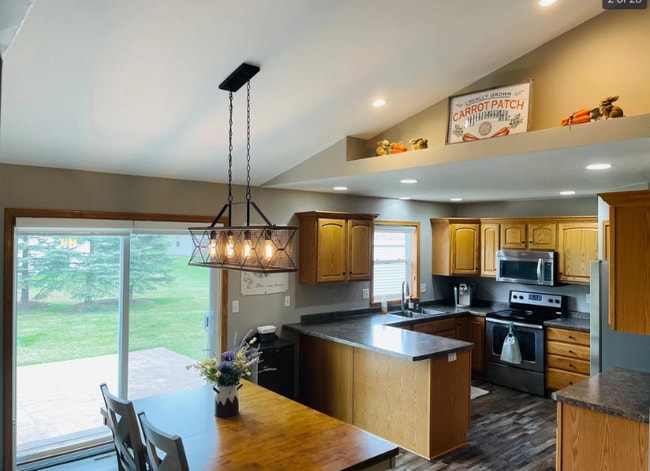 Building Photo - 5451 North Ave