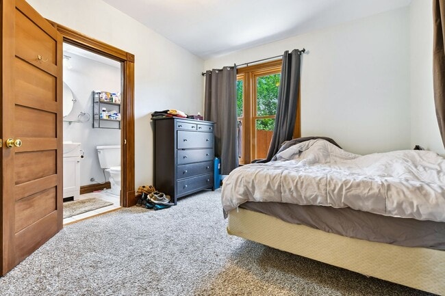 Building Photo - Charming Westside 4 Bedroom Home