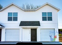 Building Photo - New 3 Bed 2.5 Bath with garage Townhome!!