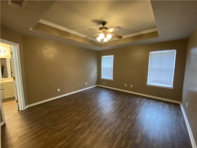Building Photo - 2409 Gail Dr