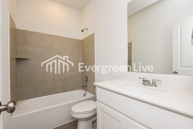 Building Photo - 209 Pine St