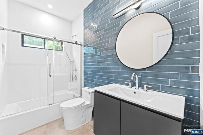 Building Photo - 165 Jefferson Ave