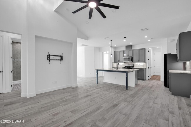 Building Photo - 207 Hang Loose Wy