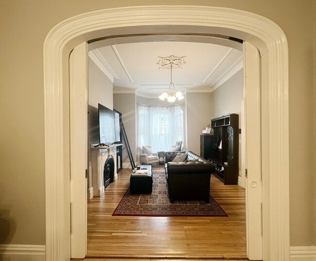 Building Photo - 61 Monmouth St