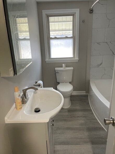 Building Photo - 28 Leversee Ave