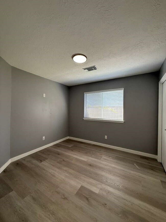 Building Photo - 1019 Western Springs Dr