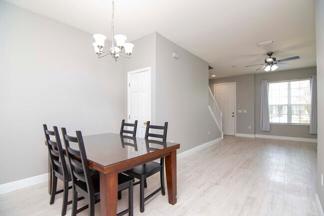 Dining 2 - 11658 Declaration Dr