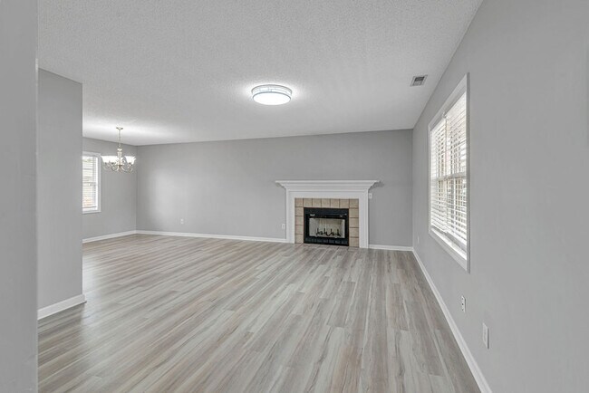 Building Photo - 872 Pine Valley Rd