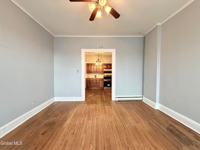 Building Photo - 10 W Main St