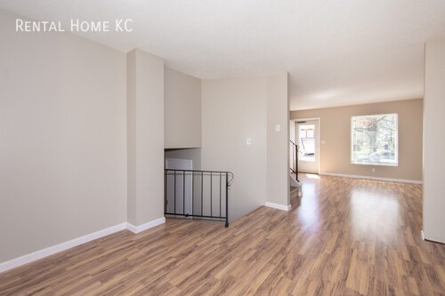 Building Photo - Just-remodeled 2-bedroom Split-Level duple...