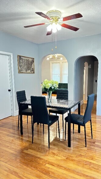 Building Photo - 710 Mulberry St