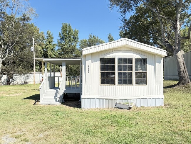 Building Photo - 2106 Cliffwood Rd