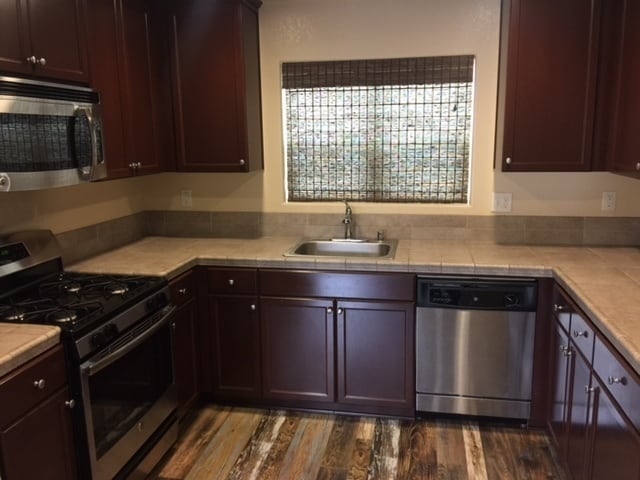 Building Photo - River Oaks Home For Rent