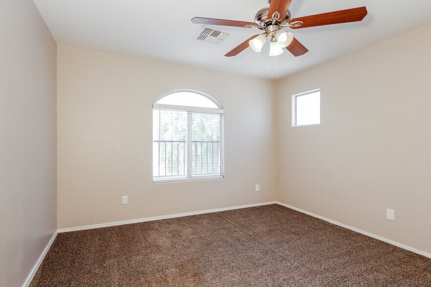 Building Photo - 111 N 65th Dr