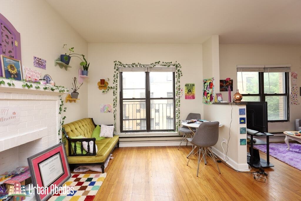 Building Photo - 730 W Roscoe St