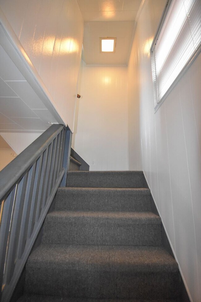 Building Photo - 330 S Fairview St