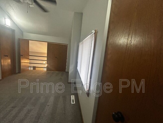 Building Photo - 1741 Ridgehaven Ct