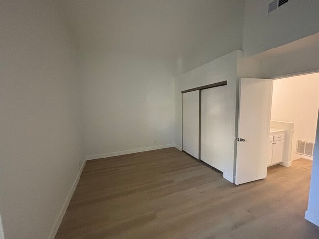 Building Photo - 2-Bedroom Townhouse with Community Pool & ...