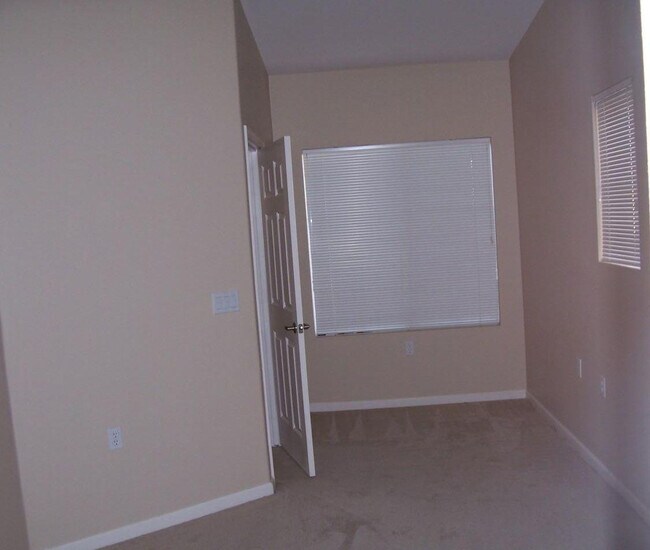 Building Photo - 1920 E Bell Rd