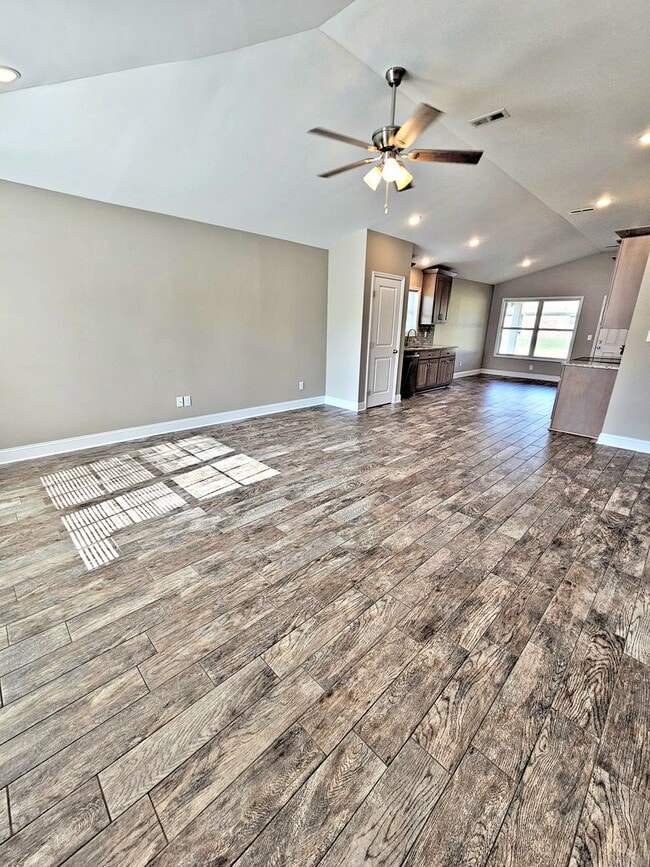 Building Photo - 717 Iron Wood Dr