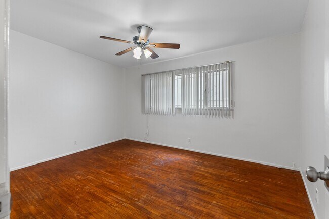 Interior Photo - 3888 Potomac Ave