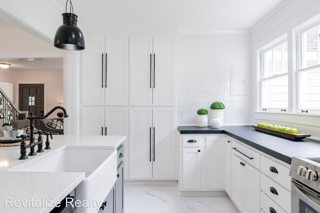 Building Photo - 3 br, 2 bath House - 65 Bishop Lane S