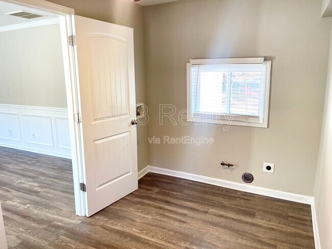 Building Photo - 2626 Blount St