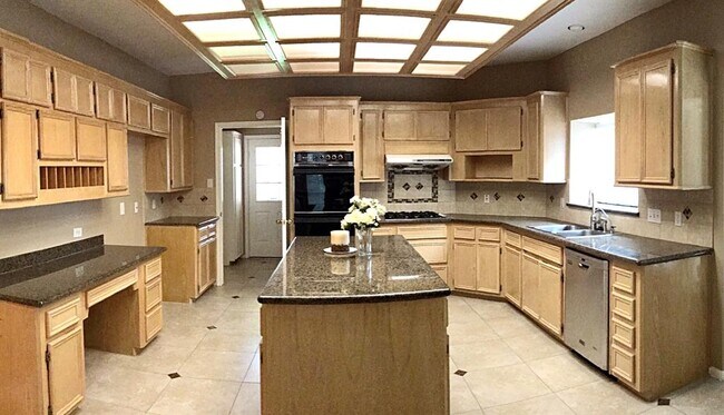 Building Photo - 16714 Rustic Colony Dr