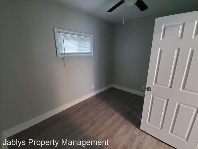 Building Photo - 3 br, 1 bath House - 902 Park Ave