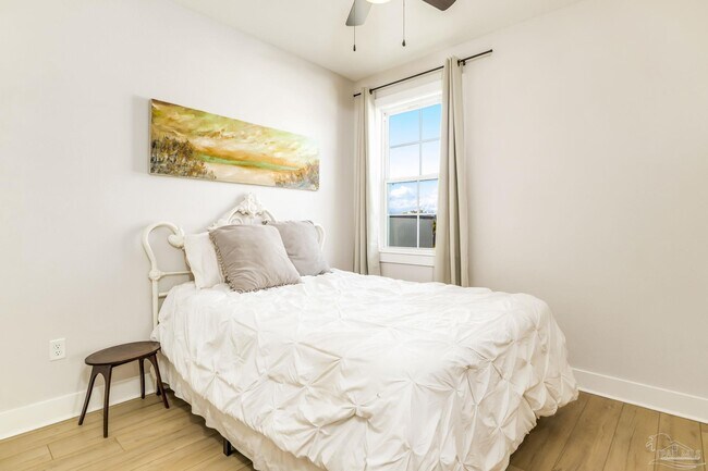 Building Photo - 606 W Intendencia St