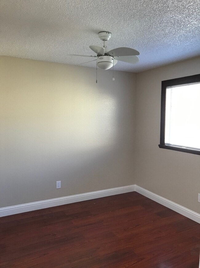 Building Photo - 3 bedroom in East Modesto!
