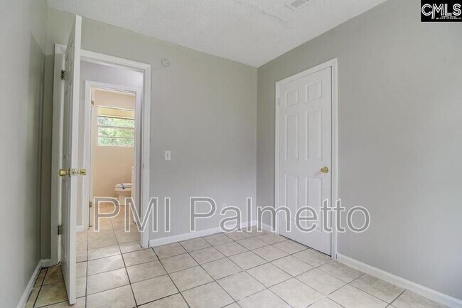 Building Photo - 329 Saddlefield Rd