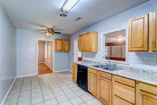 Building Photo - 3720 Pelzer Ave