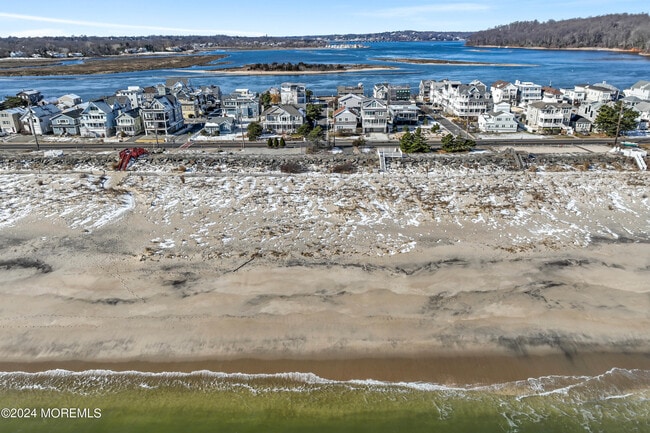 Building Photo - 556 Ocean Ave