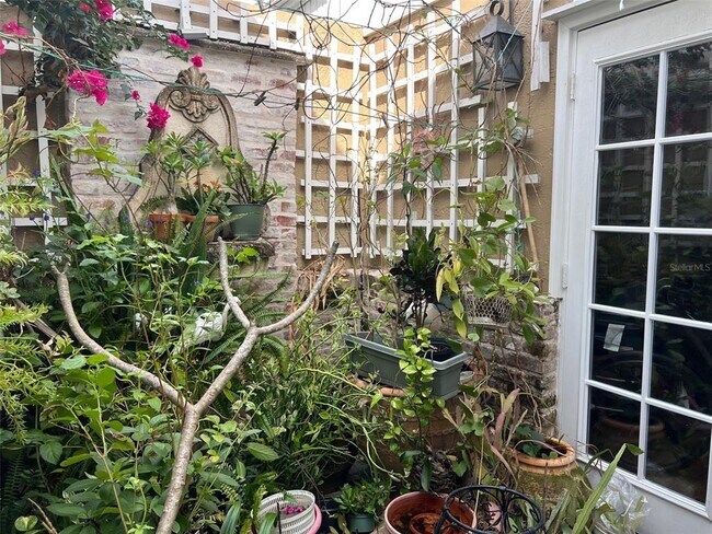 Building Photo - 2833 Orange Tree Cir N