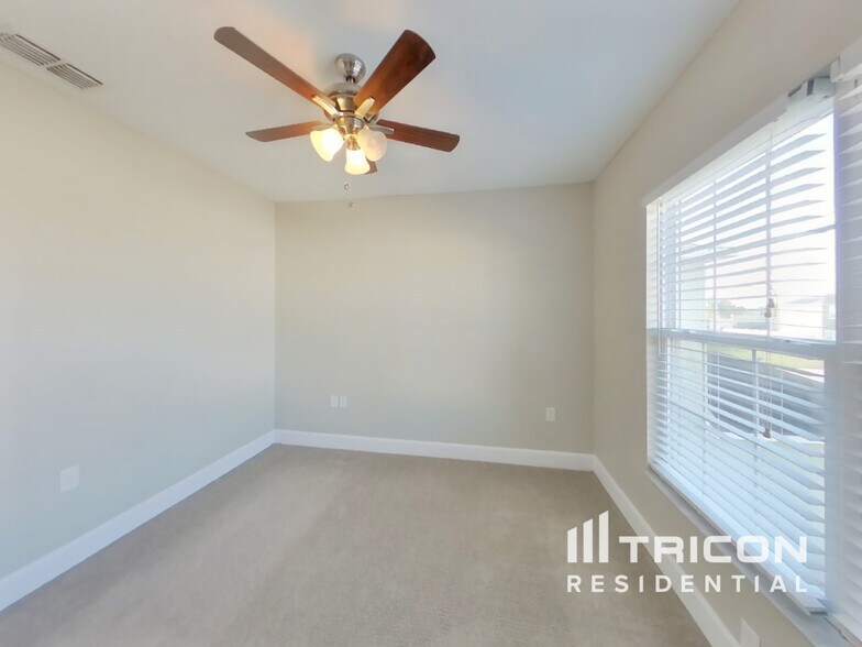 Building Photo - 2304 Whitley Ln