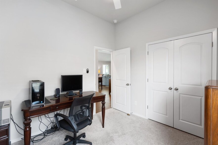 Building Photo - 208 Blue Agate Ct