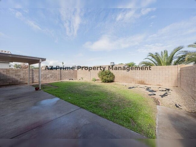 Building Photo - 10864 W Devonshire Ave