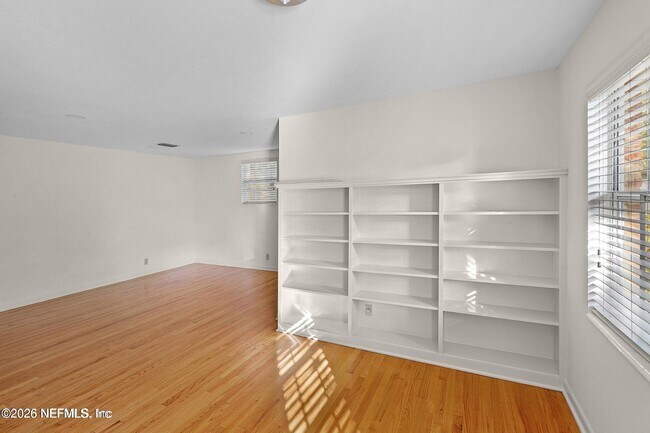 Building Photo - 1922 Holly Oaks Ravine Dr