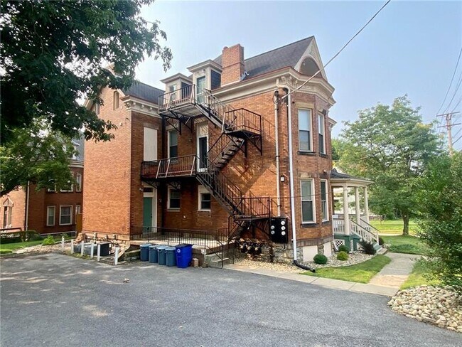 Building Photo - 480 Orchard Ave