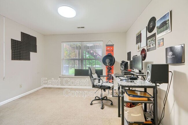 Building Photo - 403 Deer Hill Cir